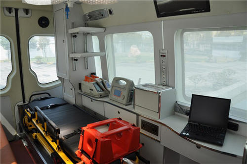 兴文县救护车内部
